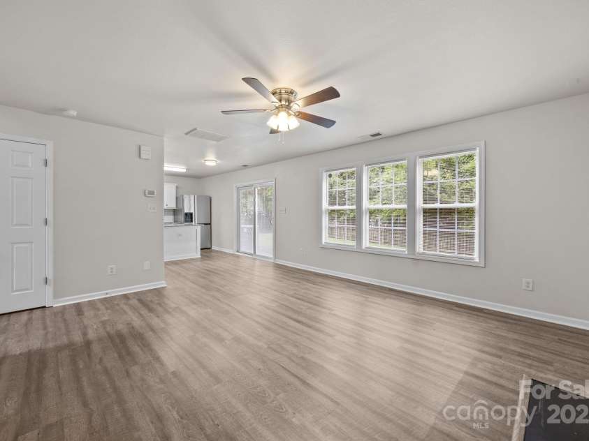 10609 Spring Rain Court, Charlotte, NC 28278.  MLS# CAR4288800, YatesRealty ID 33404. 