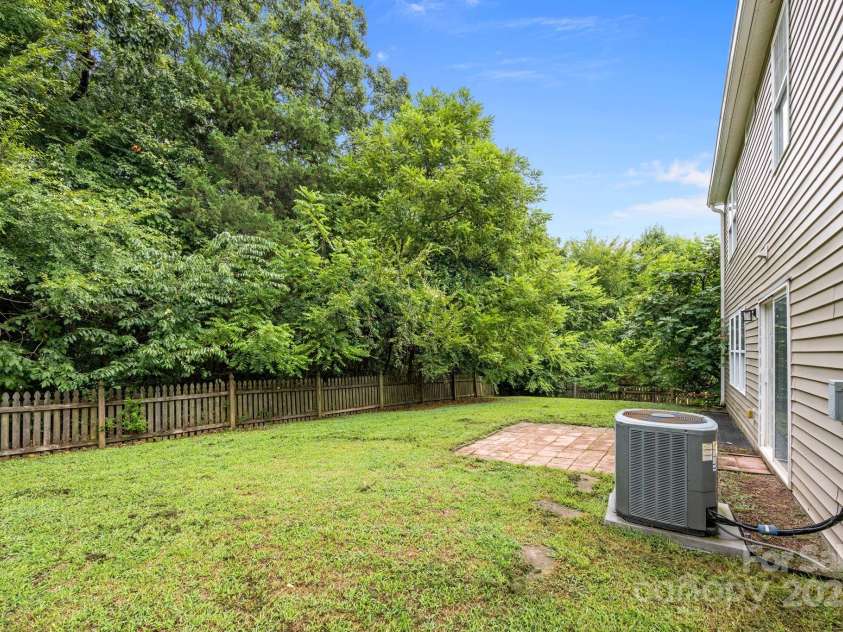 10609 Spring Rain Court, Charlotte, NC 28278.  MLS# CAR4288800, YatesRealty ID 33404. 