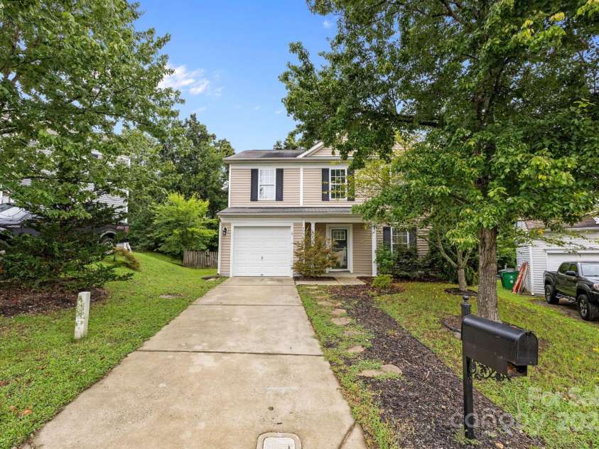 10609 Spring Rain Court, Charlotte, NC 28278.  MLS# CAR4288800, YatesRealty ID 33404. 