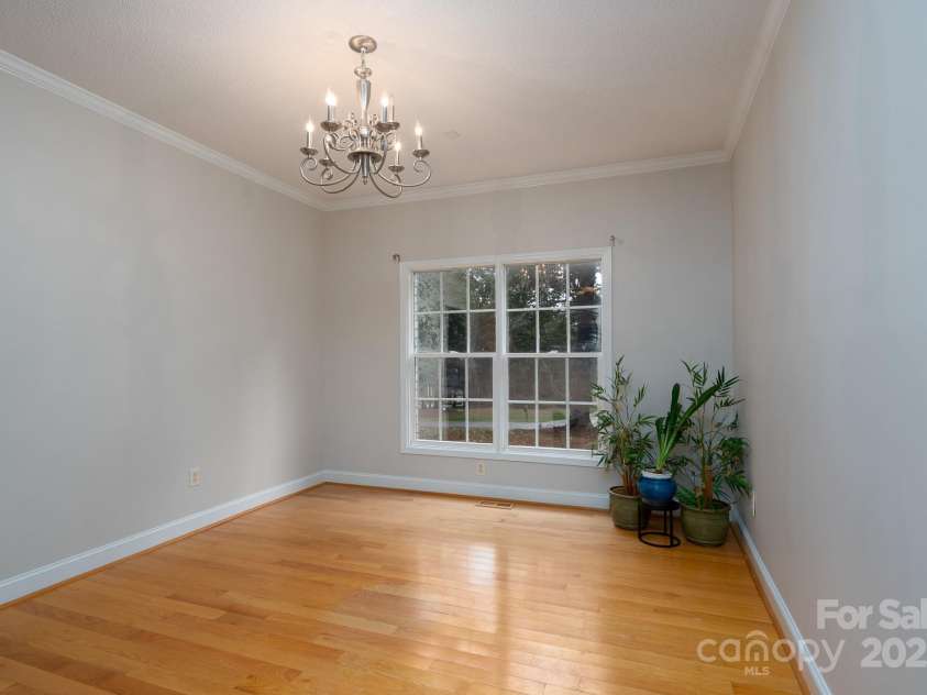 426 Pearl Bay Drive, New London, NC 28127.  MLS# CAR4289535, YatesRealty ID 33405. Dining Area