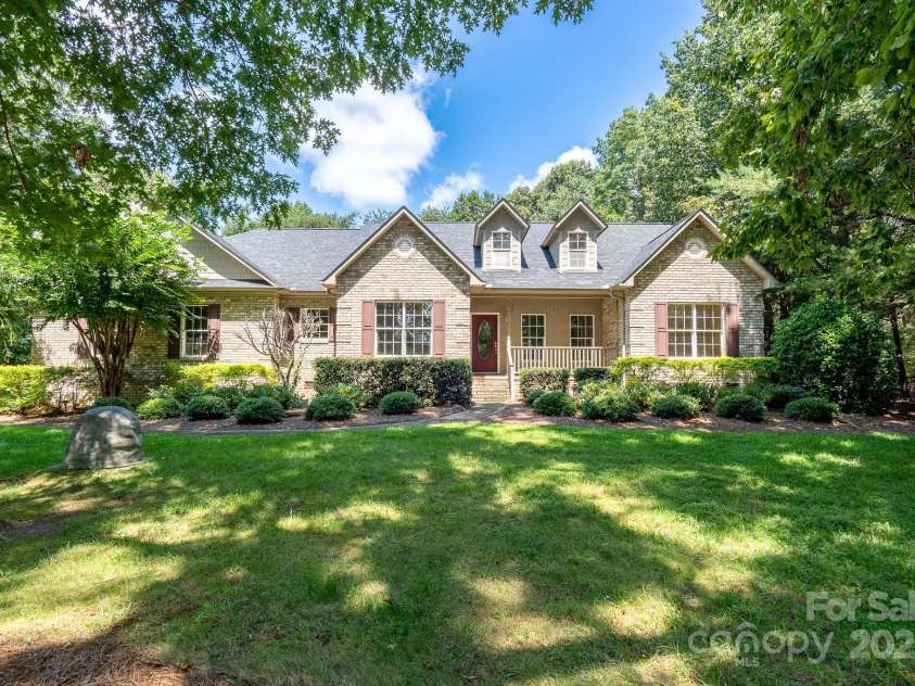 426 Pearl Bay Drive, New London, NC 28127.  MLS# CAR4289535, YatesRealty ID 33405. Front of home