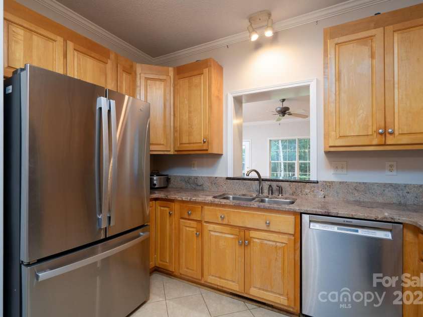 426 Pearl Bay Drive, New London, NC 28127.  MLS# CAR4289535, YatesRealty ID 33405. Kitchen