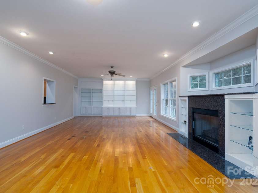 426 Pearl Bay Drive, New London, NC 28127.  MLS# CAR4289535, YatesRealty ID 33405. Living room