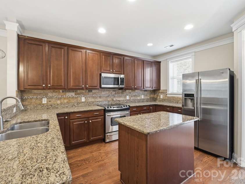 717 8th Street, Charlotte, NC 28202.  MLS# CAR4390063, YatesRealty ID 33405. 