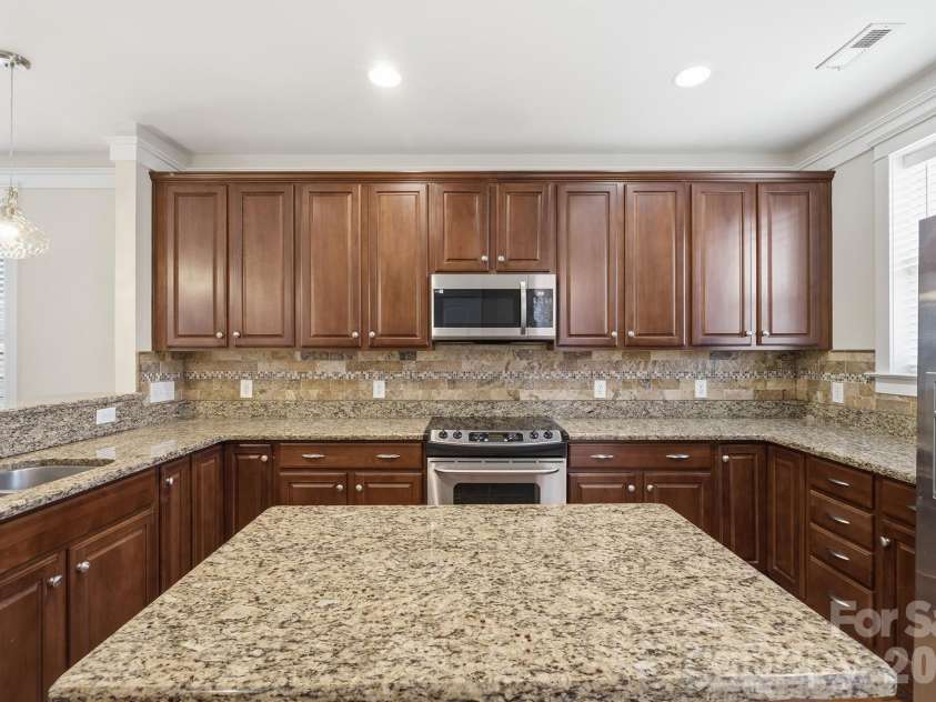 717 8th Street, Charlotte, NC 28202.  MLS# CAR4390063, YatesRealty ID 33405. 