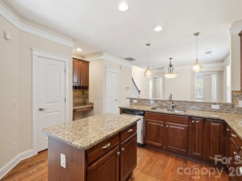 717 8th Street, Charlotte, NC 28202.  MLS# CAR4390063, YatesRealty ID 33405. 