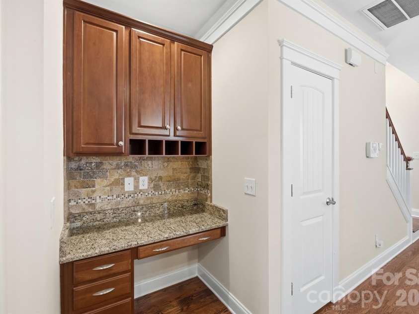 717 8th Street, Charlotte, NC 28202.  MLS# CAR4390063, YatesRealty ID 33405. 