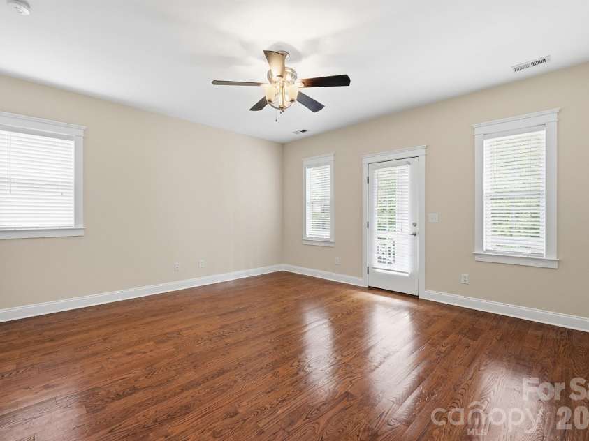717 8th Street, Charlotte, NC 28202.  MLS# CAR4390063, YatesRealty ID 33405. 