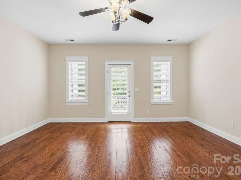717 8th Street, Charlotte, NC 28202.  MLS# CAR4390063, YatesRealty ID 33405. 