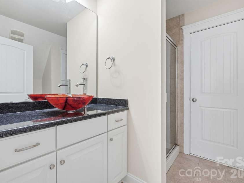 717 8th Street, Charlotte, NC 28202.  MLS# CAR4390063, YatesRealty ID 33405. 
