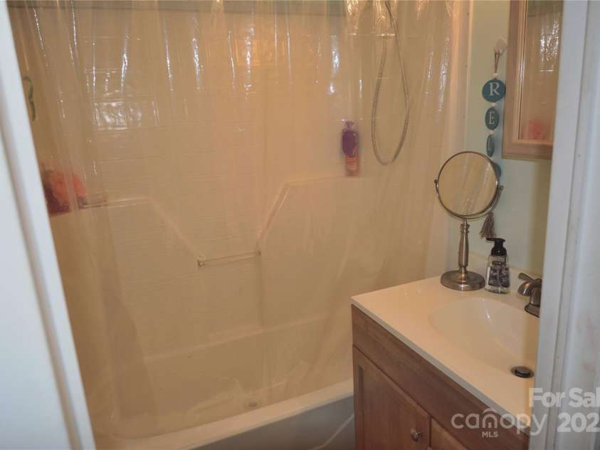 101 Hummingbird Circle, New London, NC 28127.  MLS# CAR4293421, YatesRealty ID 33406. 2nd bathroom