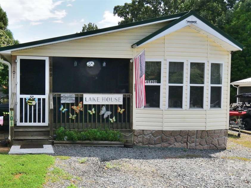 101 Hummingbird Circle, New London, NC 28127.  MLS# CAR4293421, YatesRealty ID 33406. 