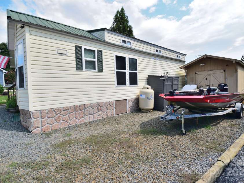 101 Hummingbird Circle, New London, NC 28127.  MLS# CAR4293421, YatesRealty ID 33406. 