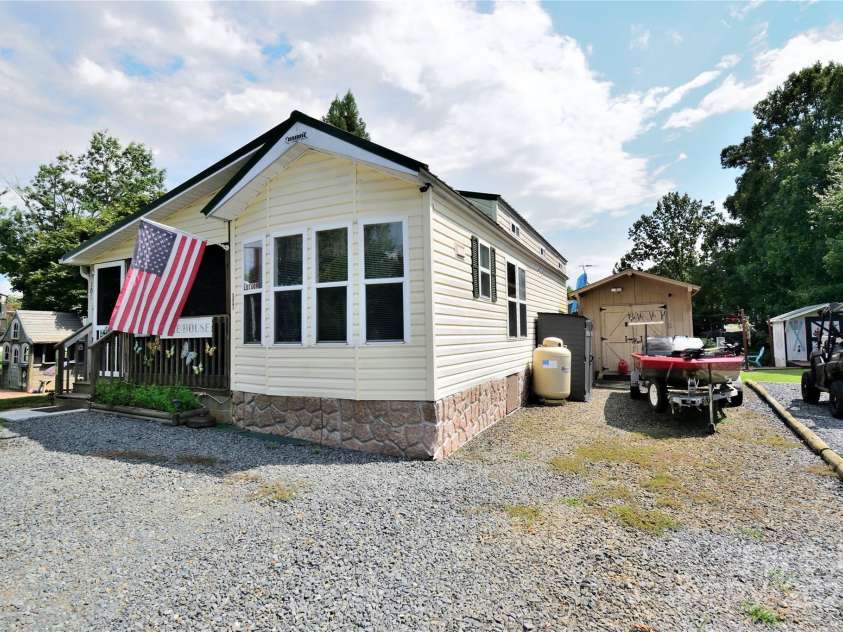 101 Hummingbird Circle, New London, NC 28127.  MLS# CAR4293421, YatesRealty ID 33406. 