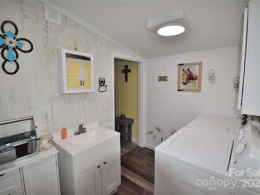 101 Hummingbird Circle, New London, NC 28127.  MLS# CAR4293421, YatesRealty ID 33406. Primary bathroom