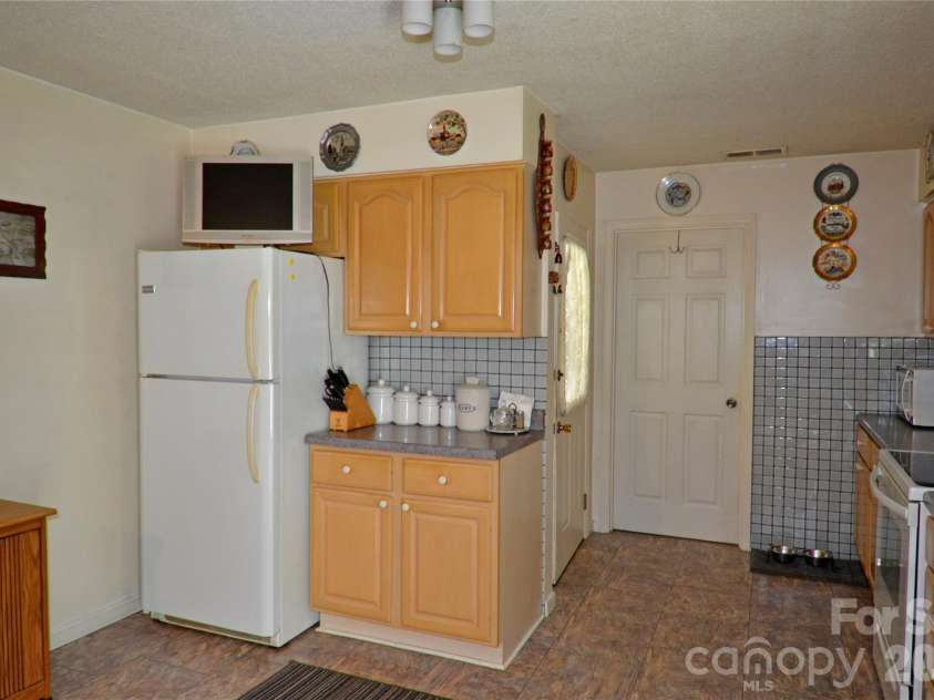848 Deer Park Road, Nebo, NC 28761.  MLS# CAR4392420, YatesRealty ID 33406. 