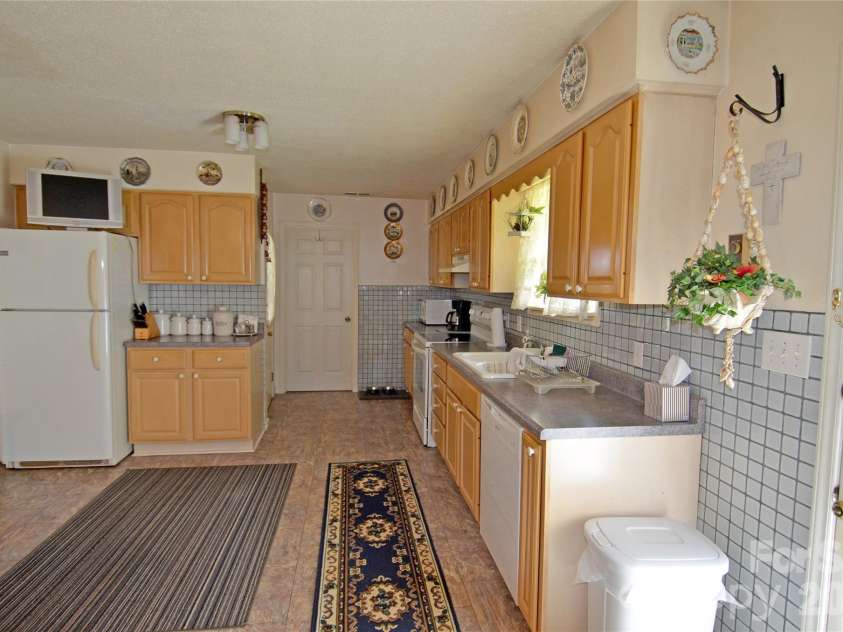848 Deer Park Road, Nebo, NC 28761.  MLS# CAR4392420, YatesRealty ID 33406. 