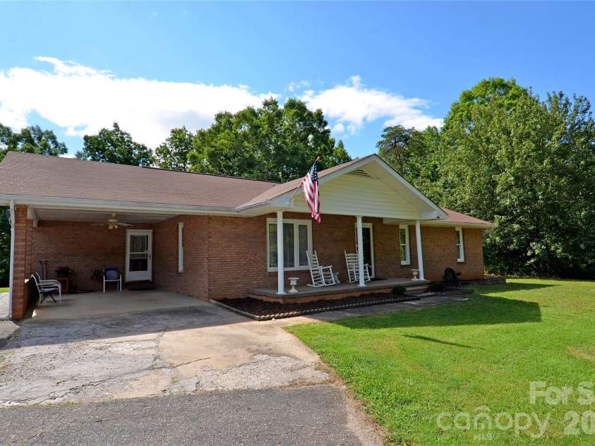 848 Deer Park Road, Nebo, NC 28761.  MLS# CAR4392420, YatesRealty ID 33406. 