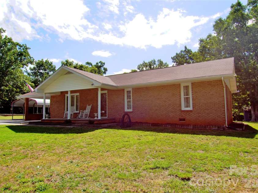 848 Deer Park Road, Nebo, NC 28761.  MLS# CAR4392420, YatesRealty ID 33406. 