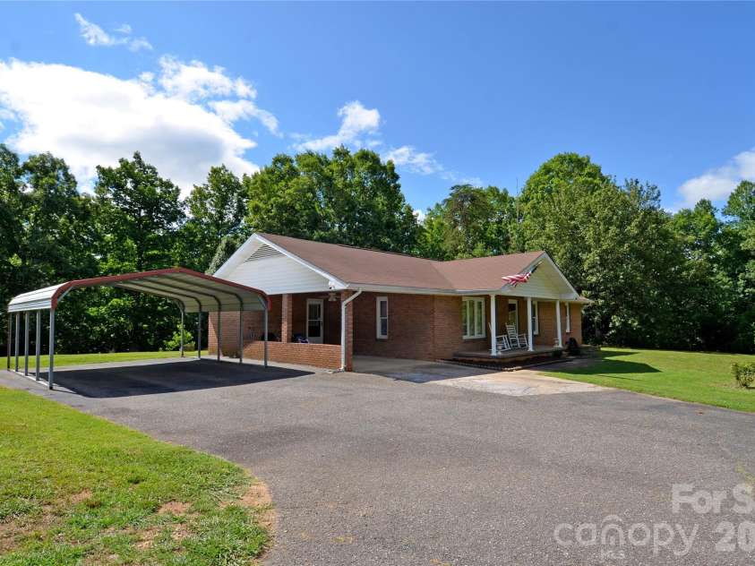 848 Deer Park Road, Nebo, NC 28761.  MLS# CAR4392420, YatesRealty ID 33406. 