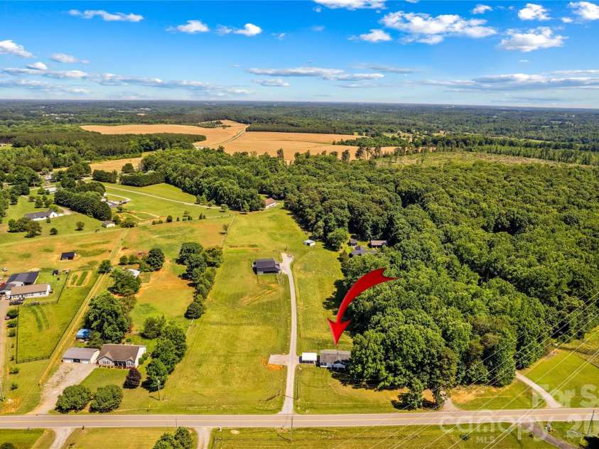 777 Midway Road, Statesville, NC 28625.  MLS# CAR4390809, YatesRealty ID 33407. 