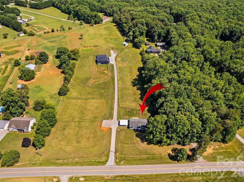777 Midway Road, Statesville, NC 28625.  MLS# CAR4390809, YatesRealty ID 33407. 