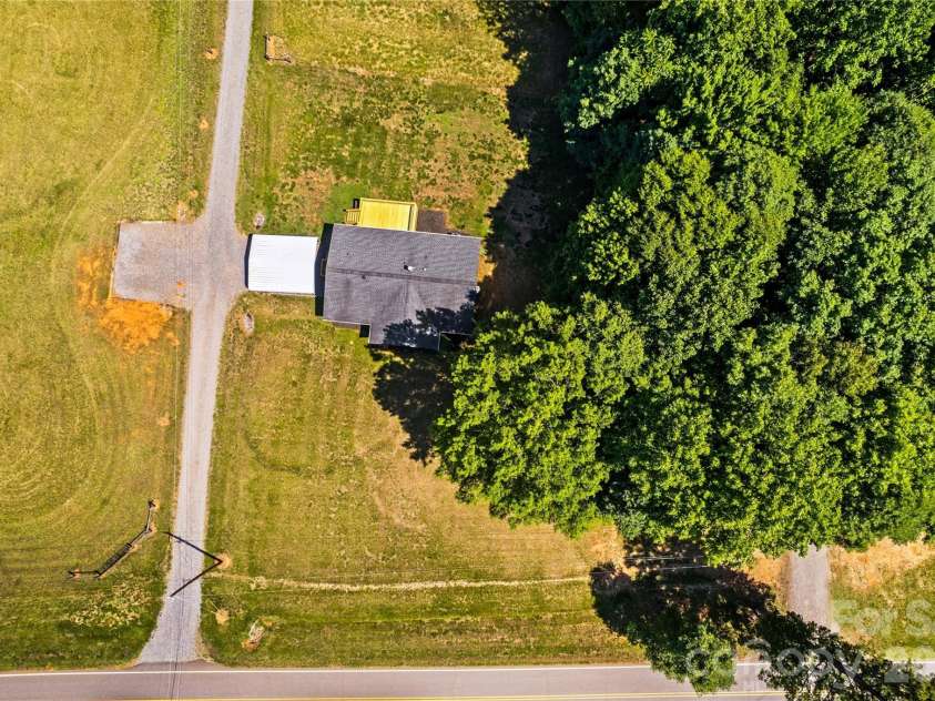 777 Midway Road, Statesville, NC 28625.  MLS# CAR4390809, YatesRealty ID 33407. 