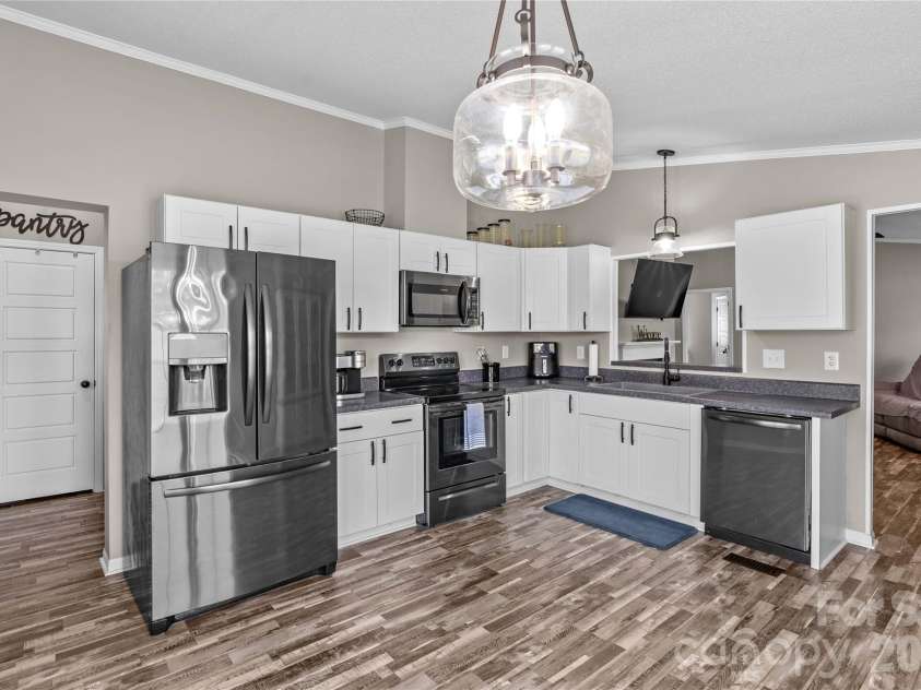 777 Midway Road, Statesville, NC 28625.  MLS# CAR4390809, YatesRealty ID 33407. 
