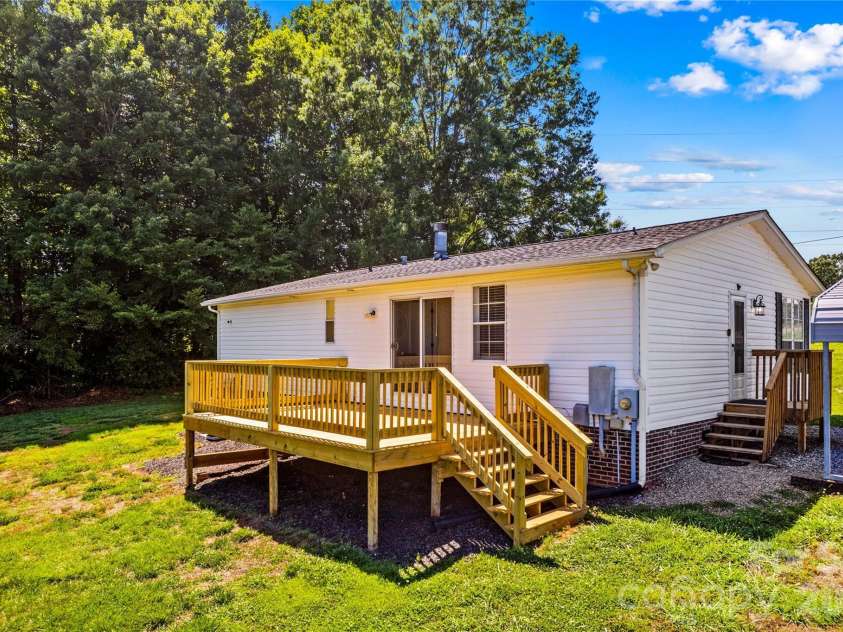 777 Midway Road, Statesville, NC 28625.  MLS# CAR4390809, YatesRealty ID 33407. 
