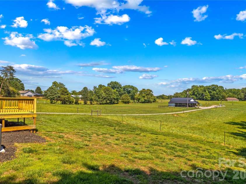 777 Midway Road, Statesville, NC 28625.  MLS# CAR4390809, YatesRealty ID 33407. 
