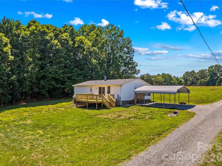 777 Midway Road, Statesville, NC 28625.  MLS# CAR4390809, YatesRealty ID 33407. 