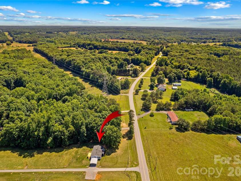777 Midway Road, Statesville, NC 28625.  MLS# CAR4390809, YatesRealty ID 33407. 