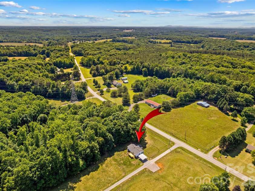 777 Midway Road, Statesville, NC 28625.  MLS# CAR4390809, YatesRealty ID 33407. 
