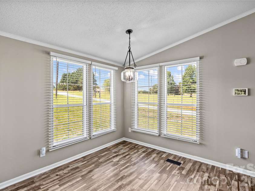 777 Midway Road, Statesville, NC 28625.  MLS# CAR4390809, YatesRealty ID 33407. Dining Area