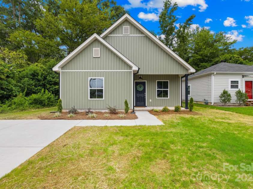 203 Columbia Avenue, Rock Hill, SC 29730.  MLS# CAR4291842, YatesRealty ID 33409. 