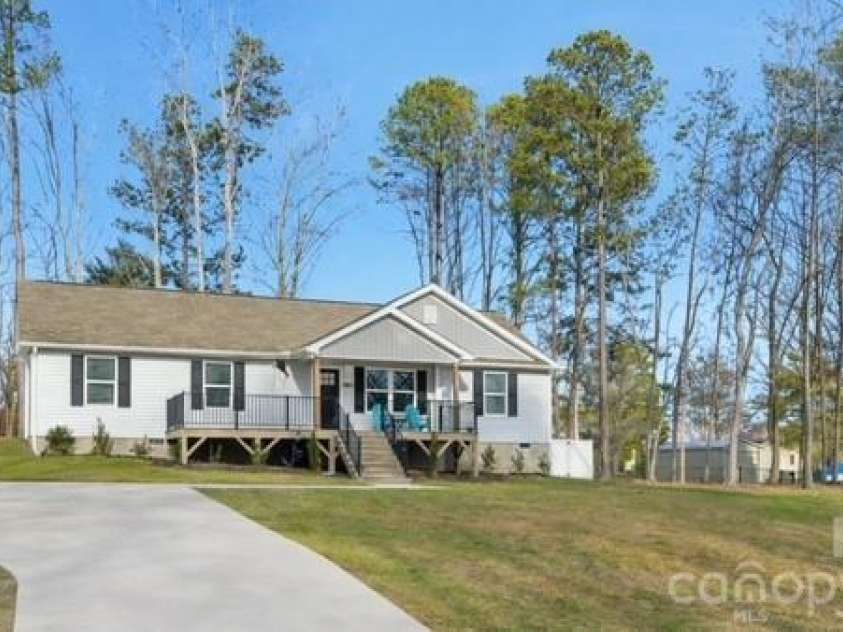 2305 Holly Lane, Shelby, NC 28150.  MLS# CAR4338722, YatesRealty ID 3341. 