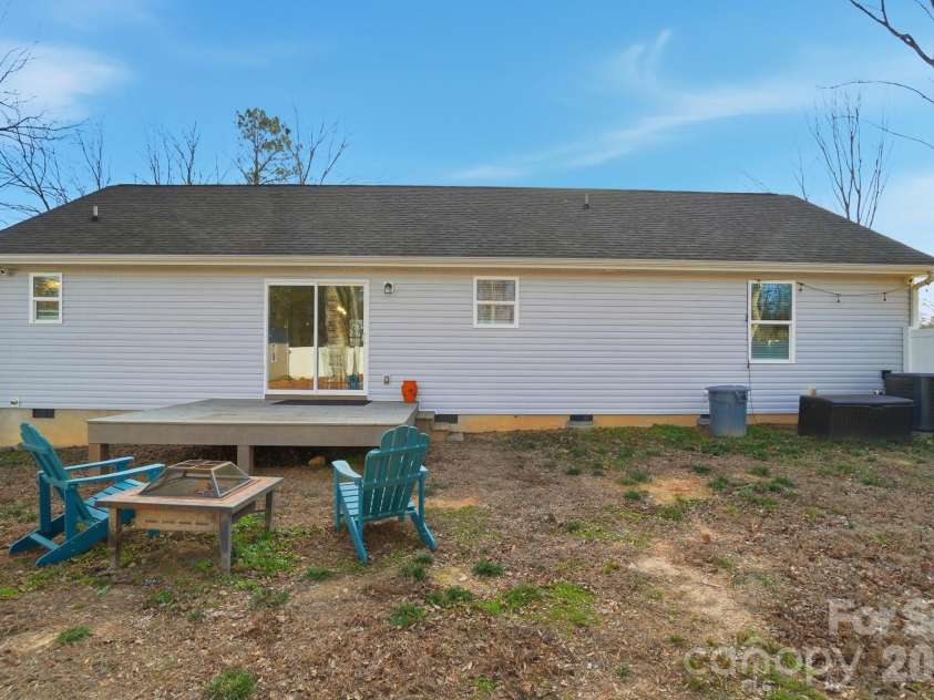 2305 Holly Lane, Shelby, NC 28150.  MLS# CAR4338722, YatesRealty ID 3341. 