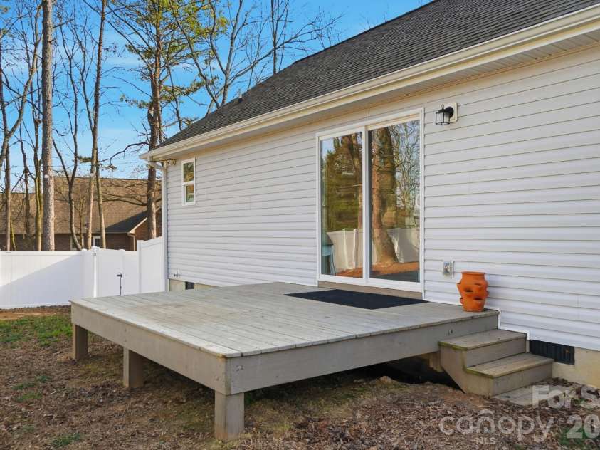 2305 Holly Lane, Shelby, NC 28150.  MLS# CAR4338722, YatesRealty ID 3341. 