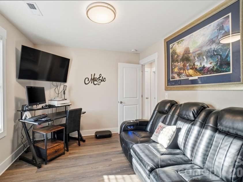 2305 Holly Lane, Shelby, NC 28150.  MLS# CAR4338722, YatesRealty ID 3341. Flex room