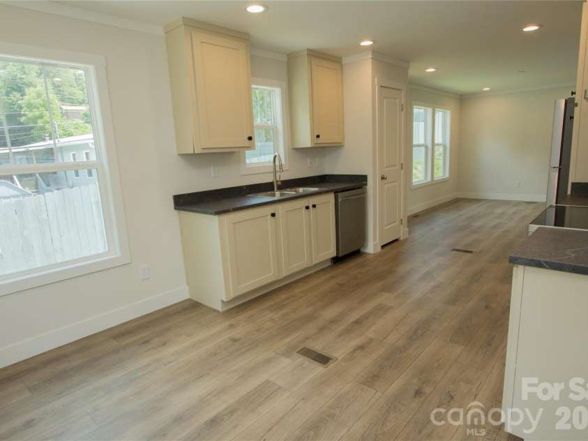 30 Babb Street, Waynesville, NC 28786.  MLS# CAR4280509, YatesRealty ID 3341. 