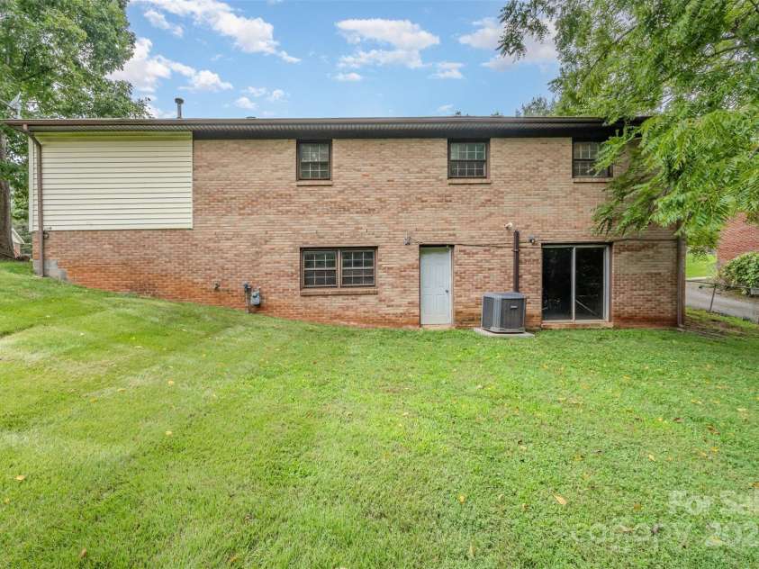 3039 Knollwood Drive, Gastonia, NC 28052.  MLS# CAR4294086, YatesRealty ID 33410. Back Exterior