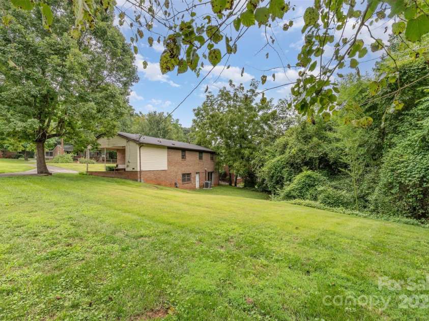 3039 Knollwood Drive, Gastonia, NC 28052.  MLS# CAR4294086, YatesRealty ID 33410. Backyard