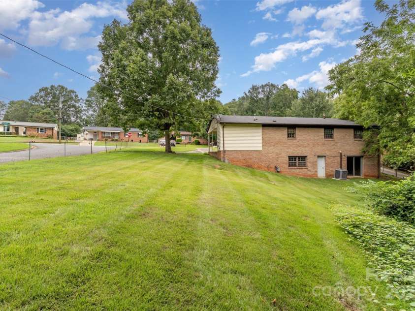 3039 Knollwood Drive, Gastonia, NC 28052.  MLS# CAR4294086, YatesRealty ID 33410. Backyard