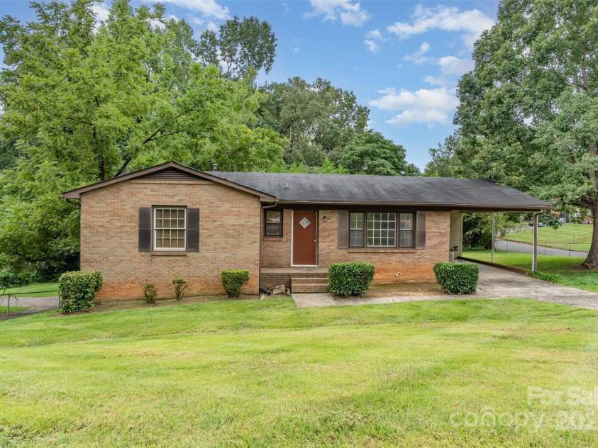 3039 Knollwood Drive, Gastonia, NC 28052.  MLS# CAR4294086, YatesRealty ID 33410. Front Exterior