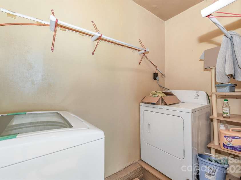 3039 Knollwood Drive, Gastonia, NC 28052.  MLS# CAR4294086, YatesRealty ID 33410. Laundry Room
