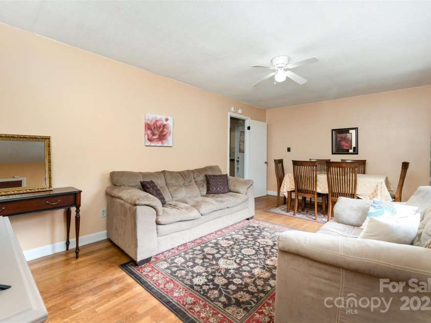 3039 Knollwood Drive, Gastonia, NC 28052.  MLS# CAR4294086, YatesRealty ID 33410. Living Room