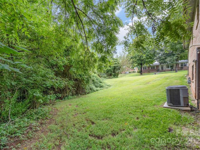 3039 Knollwood Drive, Gastonia, NC 28052.  MLS# CAR4294086, YatesRealty ID 33410. Yard