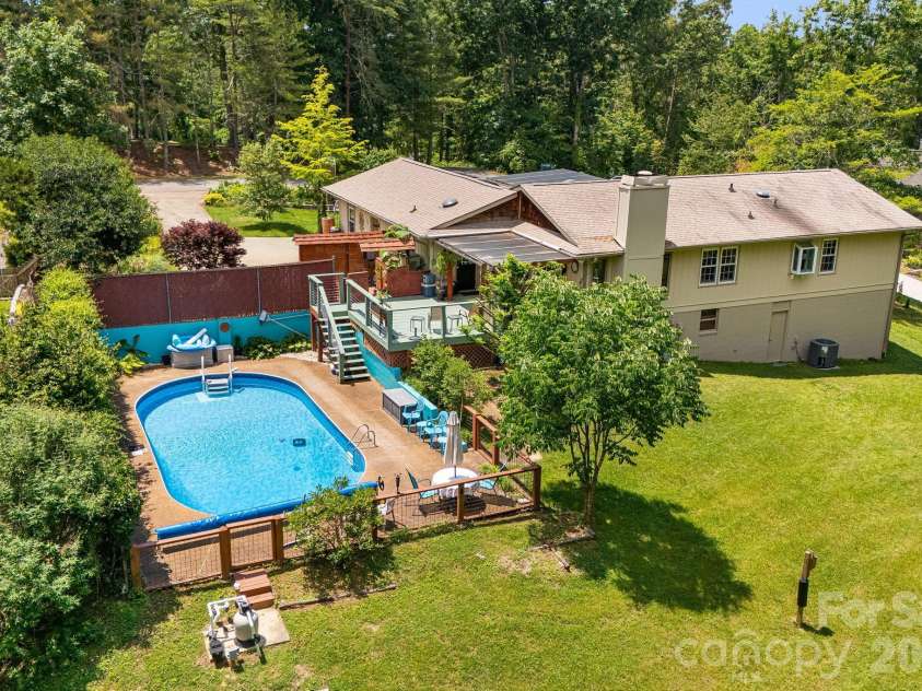 43 Chadwick Wade Drive, Asheville, NC 28804.  MLS# CAR4391216, YatesRealty ID 33411. 