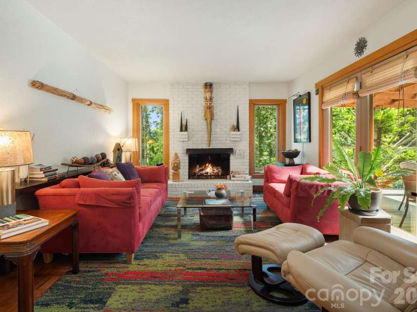 43 Chadwick Wade Drive, Asheville, NC 28804.  MLS# CAR4391216, YatesRealty ID 33411. 