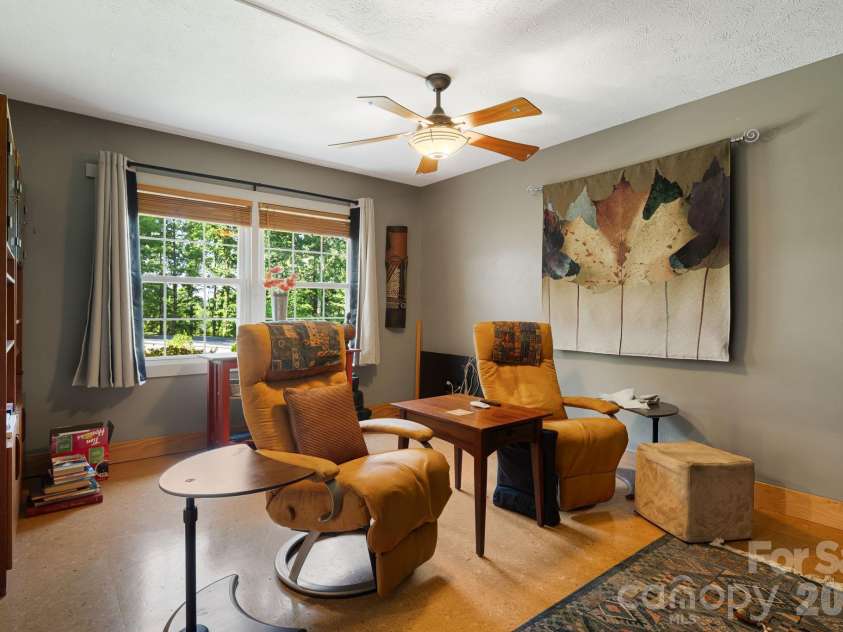 43 Chadwick Wade Drive, Asheville, NC 28804.  MLS# CAR4391216, YatesRealty ID 33411. 